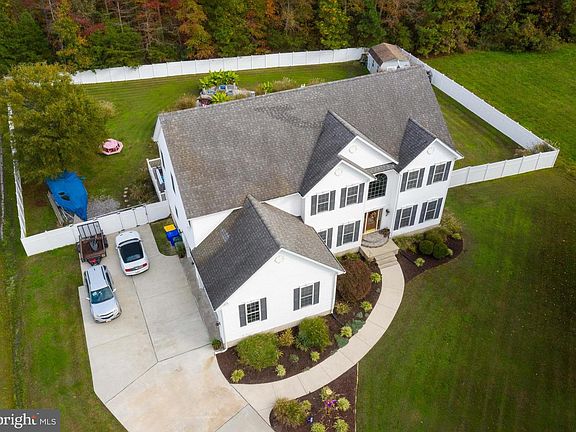 3rd image of 101 Whispering Pine Ct
