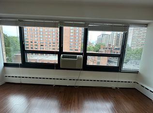 333 W Barry Ave #1215, Chicago, IL 60657