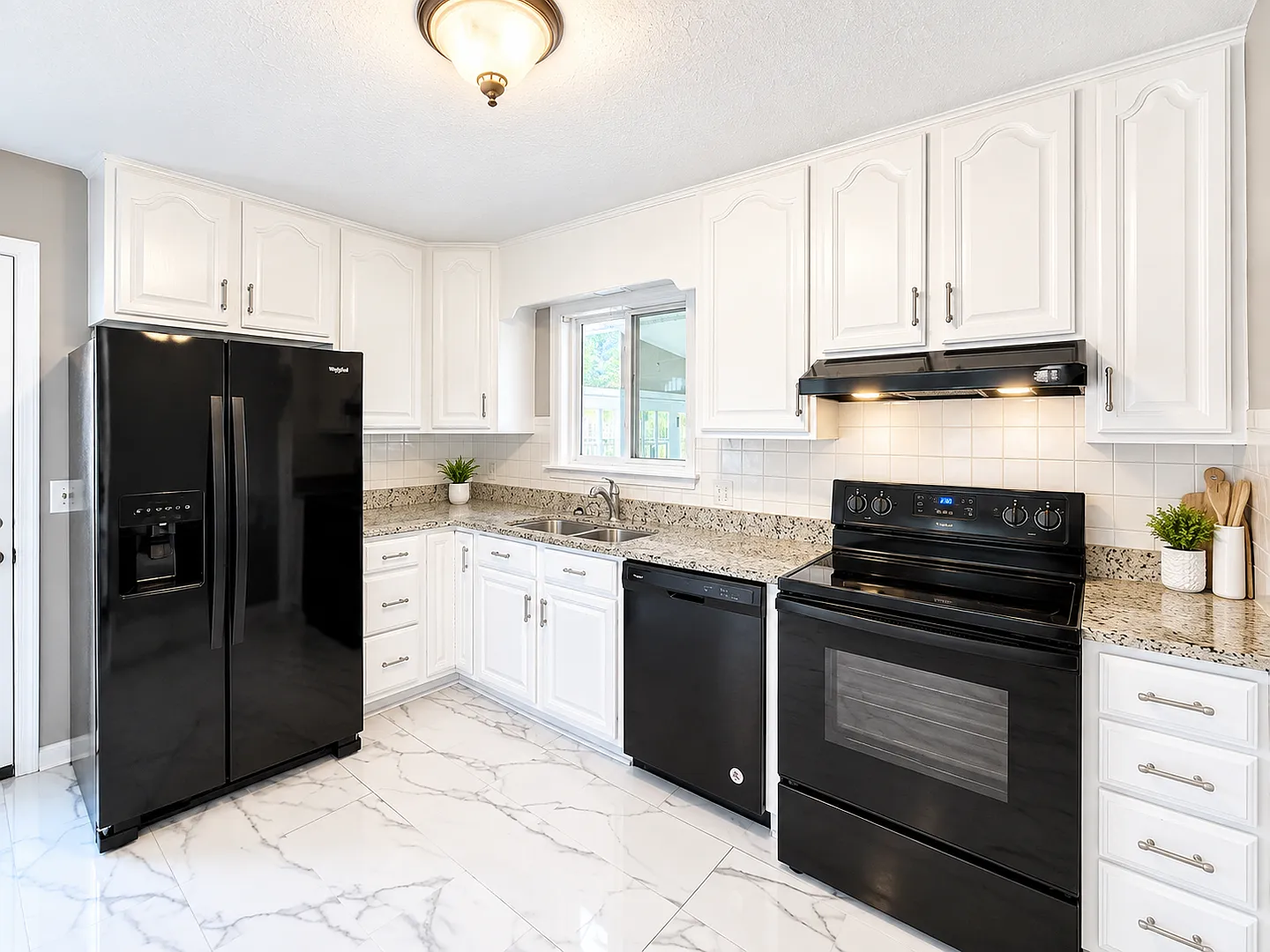 Single Family Home for Rent — Photo 4