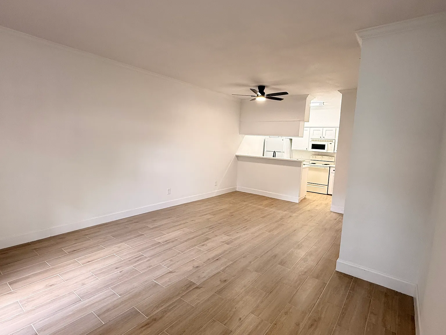 2 bed, 841 sqft, $1,300 — Photo 1
