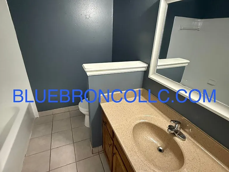 Cute 2 bedroom 1 bathroom home with a 1 car garage — Photo 7