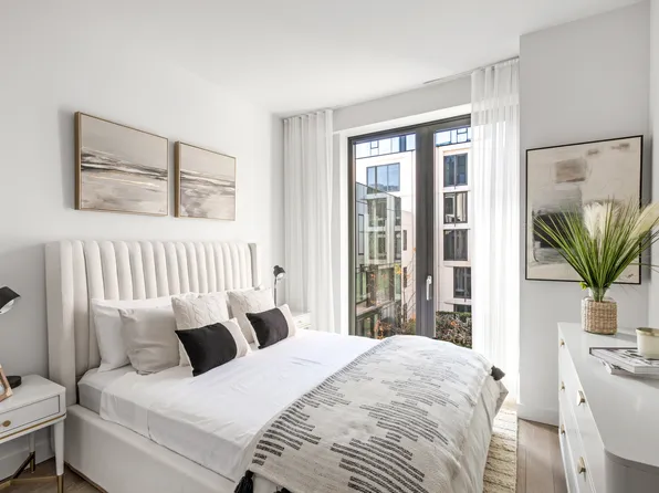 500 West 45th Street image 1 of 9