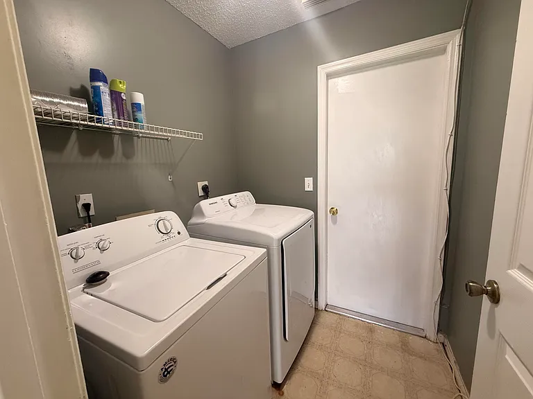 1765 SW Desert Ave — Photo 10