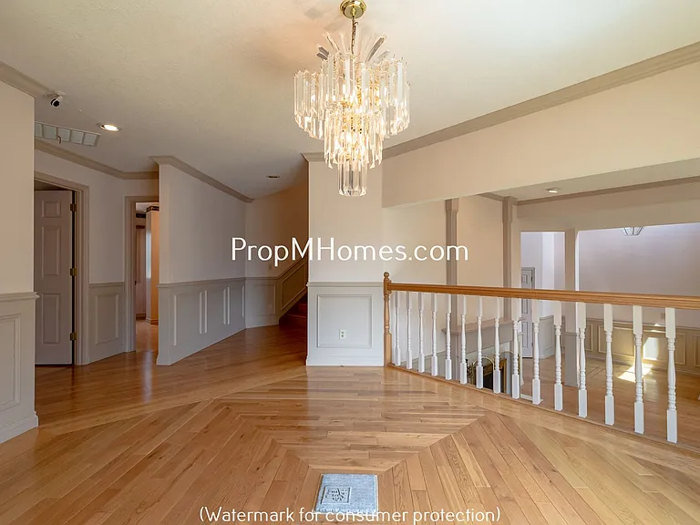 8817 NW Hazeltine St — Photo 4