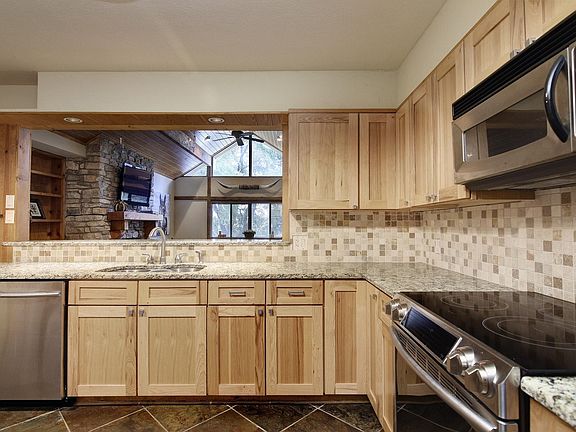 5th image of 411 Lakeway Dr