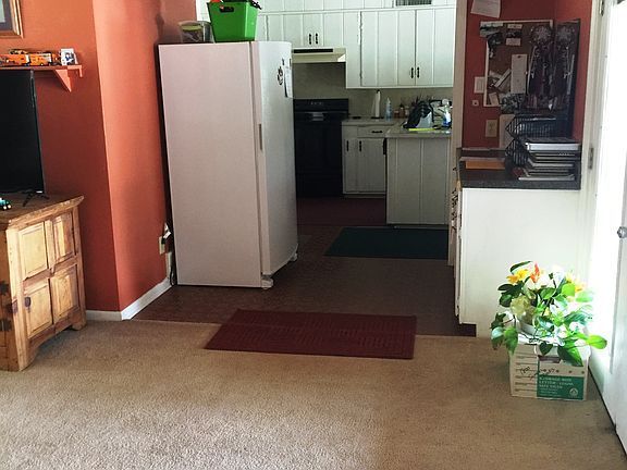 5th image of 1013 W Custer St
