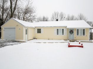 1018 Maple St, Lake In The Hills, IL 60156