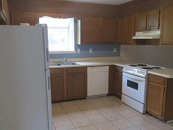 3rd image of 1755 Fox Chase Ct SE
