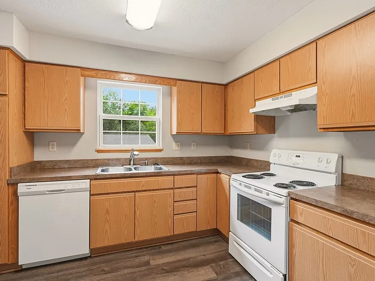 547 Moore Rd #5 — Photo 10