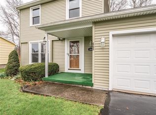 465 Pebbleview Dr, Rochester, NY 14612