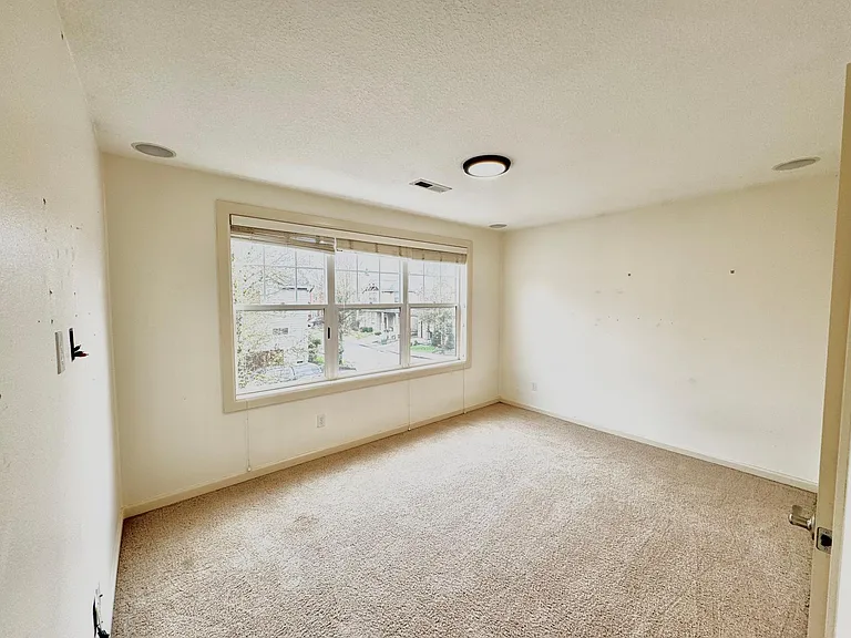 5817 NE 59th Ave — Photo 20