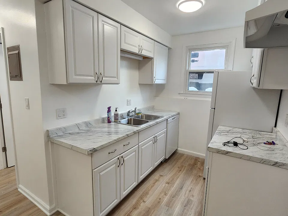 370 Robert Dr #2