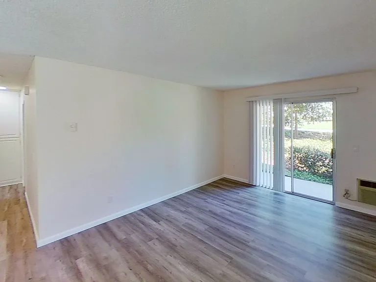 Wexford Manor Apartments — Photo 12