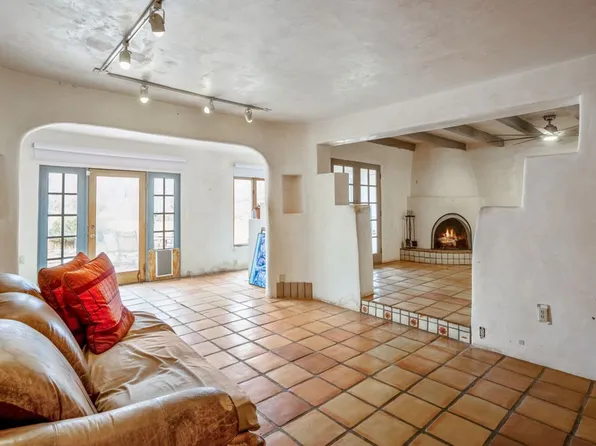 19 General Sage Dr, Santa Fe, NM 87505