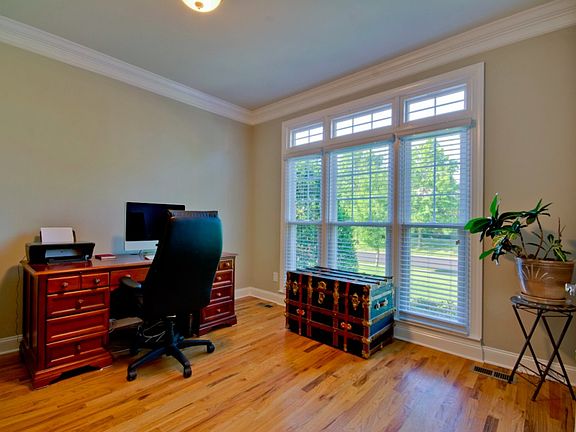 4th image of 2925 Oakleigh Ln SE