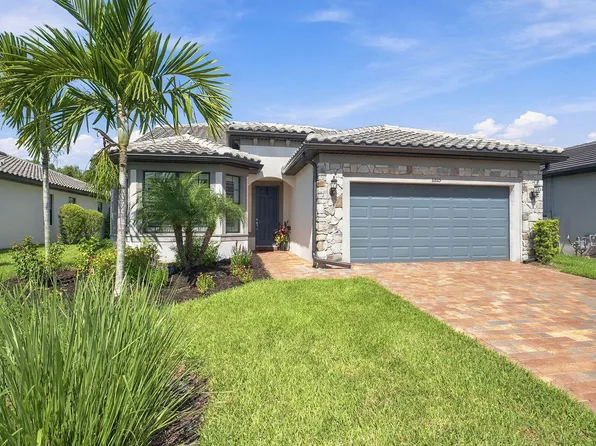 6825 Greenbriar Ct, Naples, FL 34114