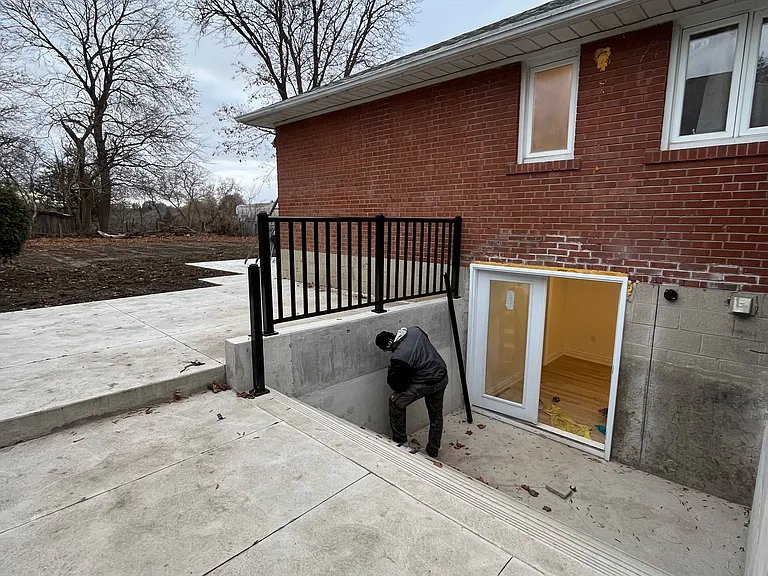 54 Riverdale Dr #LOWER — Photo 14