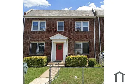 121 19th St NE #4 Photo 1