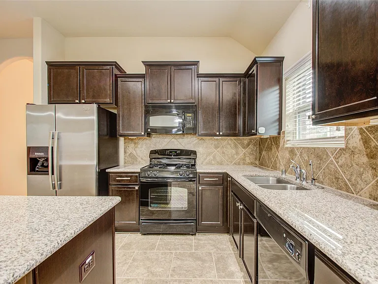 8710 Austin Thomas Dr — Photo 6