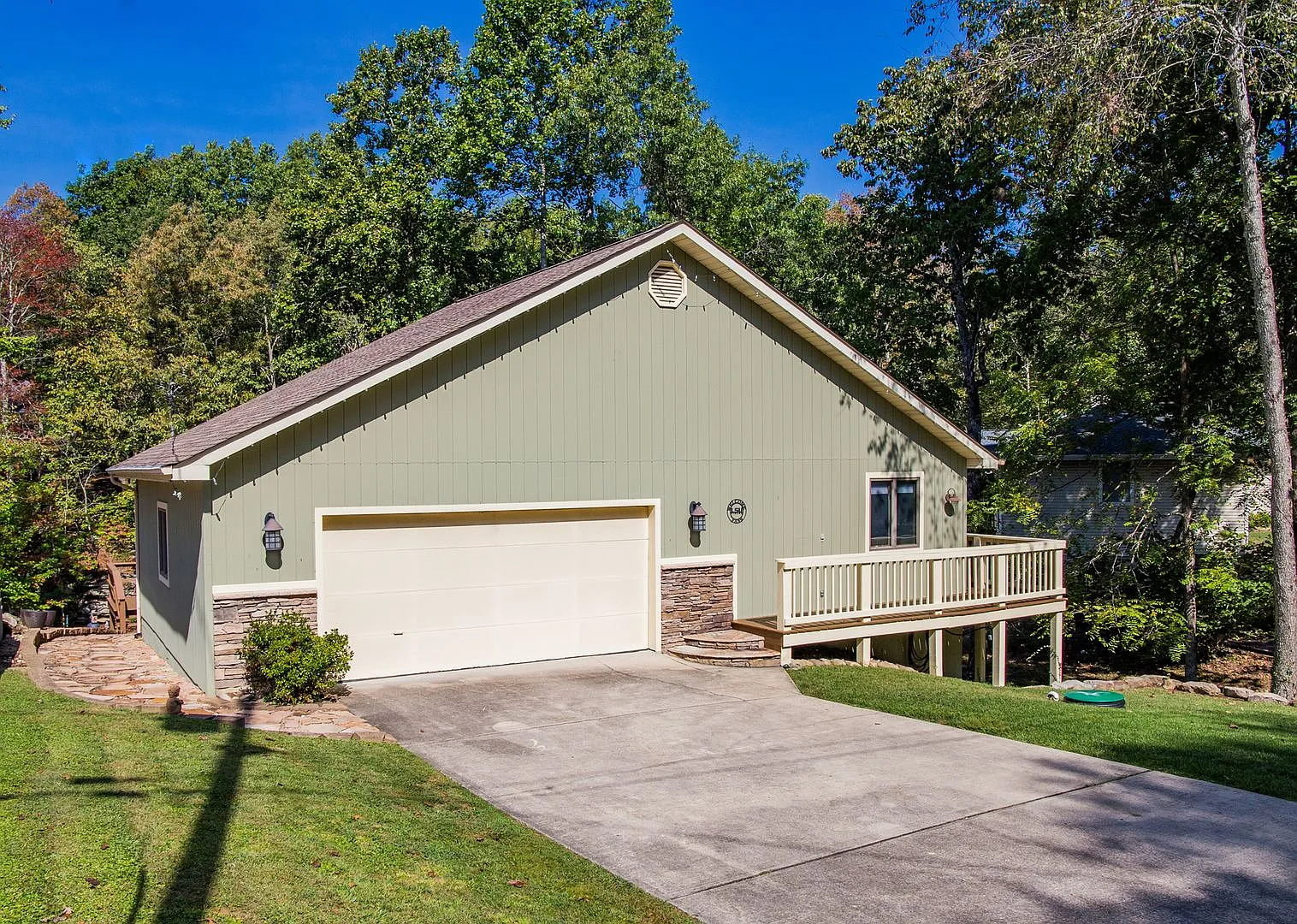 Lakefront rental in Fairfield Glade *Unfurnished* — Photo 1