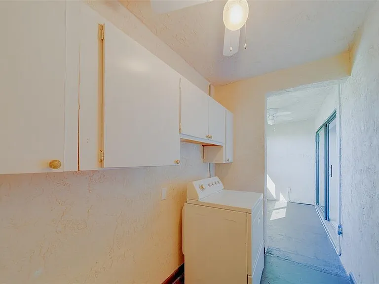 1 Windrush Blvd #28 — Photo 19