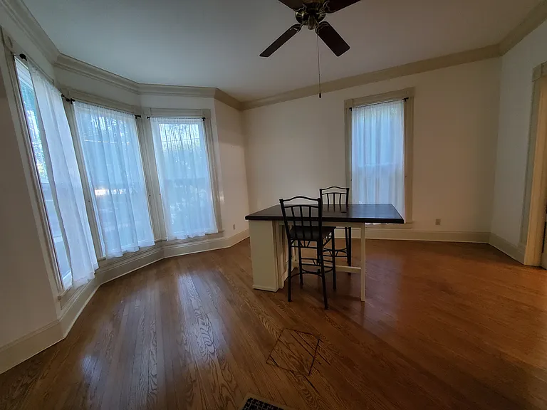 114 W Lexington Ave — Photo 11