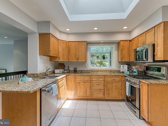 5th image of 3408 Greentree Dr