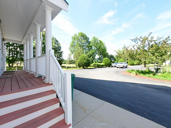 5th image of 3 Honora Lane UNIT 3