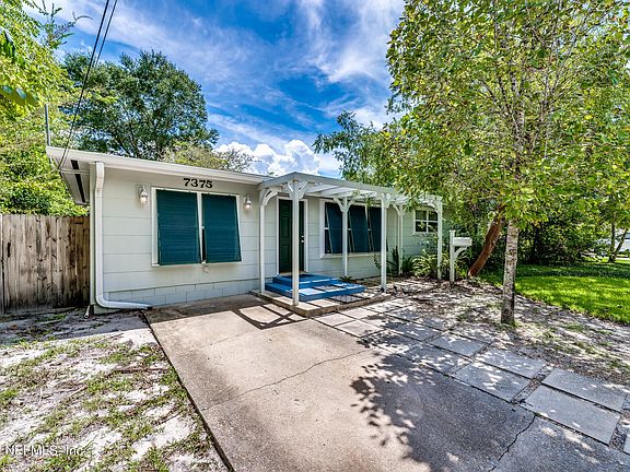 3rd image of 7375 Pineville Dr