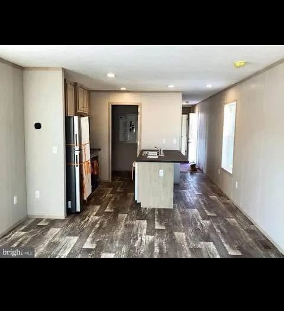 Building Photo - 7 Deanne Cir #7