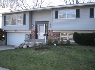 107 E Hintz Rd, Arlington Heights, IL 60004