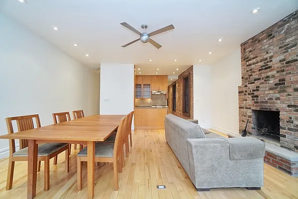 Sold by REMAX Elite | media 15