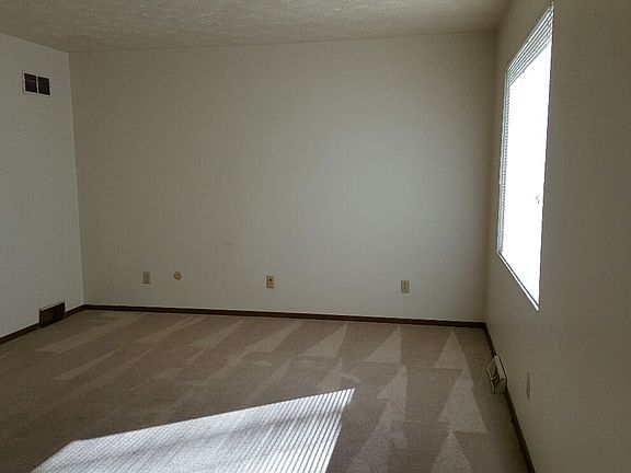 5th image of 218 1/2 Trumbull Ave