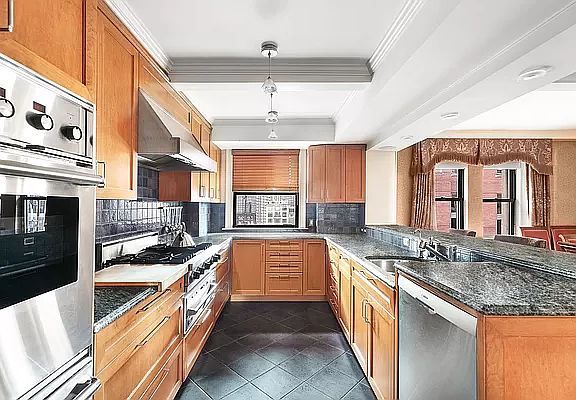 5th image of 33 W 67th St #7W
