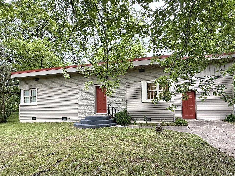 1st image of 601 Clarence St