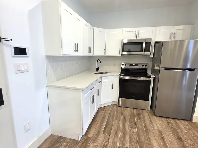 450 E 26th St #2C — Photo 3