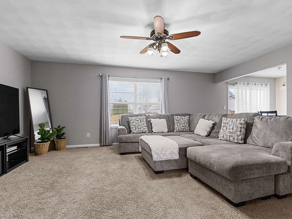 611 Lanae Way, South Beloit, IL 61080 | Zillow