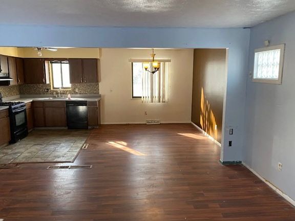 3rd image of 14972 Carol Dr