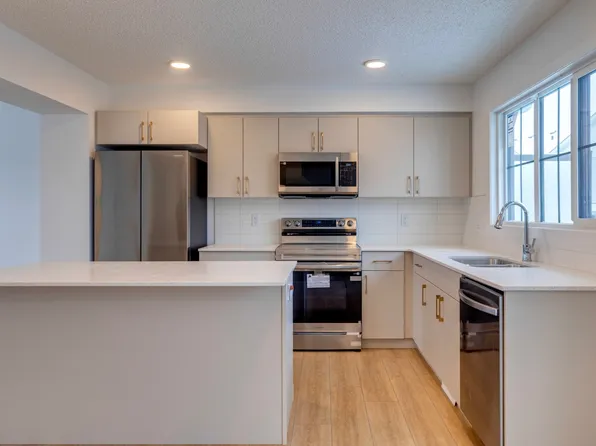 525 Secord Blvd NW, Edmonton, AB T5T 7B8