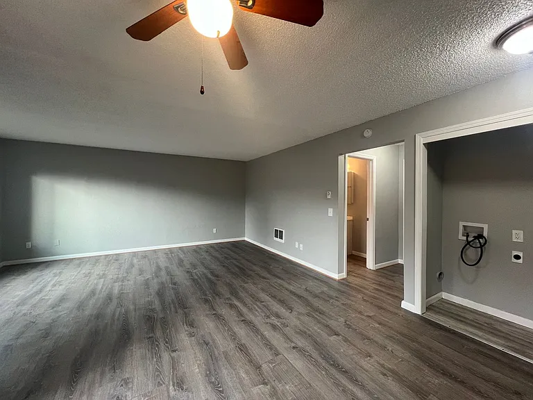 Briar Rose Apartments — Photo 24