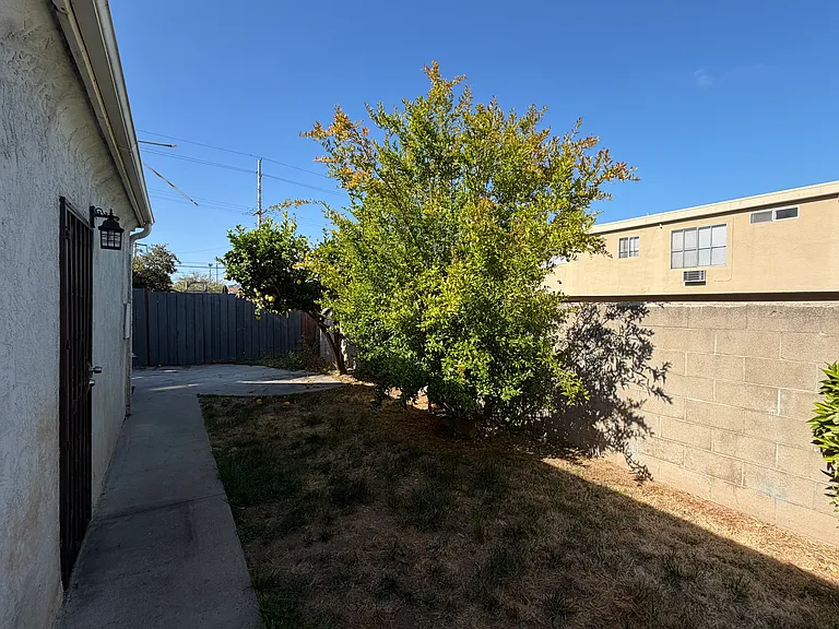 1080 E Madison Ave #1080 — Photo 5