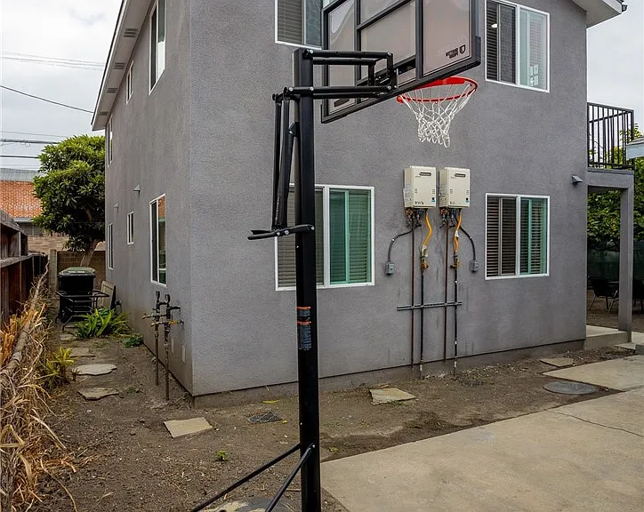 3121 Obama Blvd — Photo 22