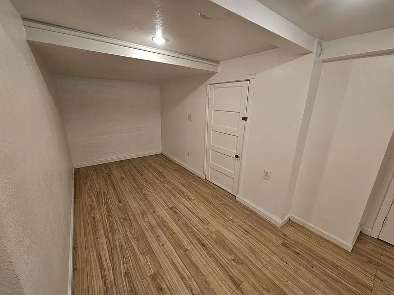 202 W 2nd Ave #1 — Photo 13