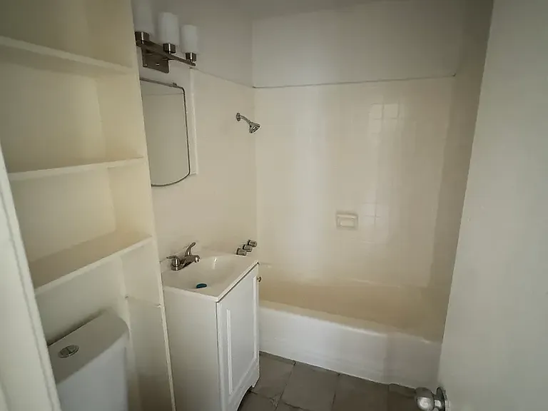 1114 Main St — Photo 10
