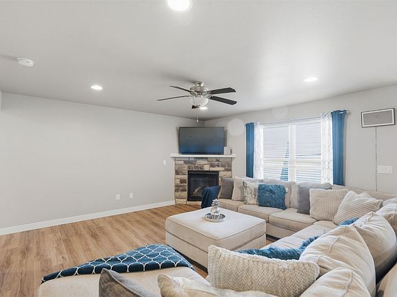 5th image of 1310 Creekside Dr