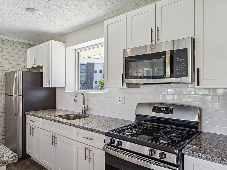 Rolling Park Apartments — Photo 20