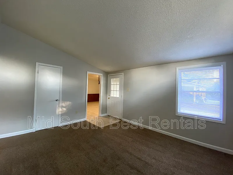 Building Photo - 3693 Shoreham Dr