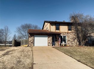 525 Ganim Dr, Belleville, IL 62221
