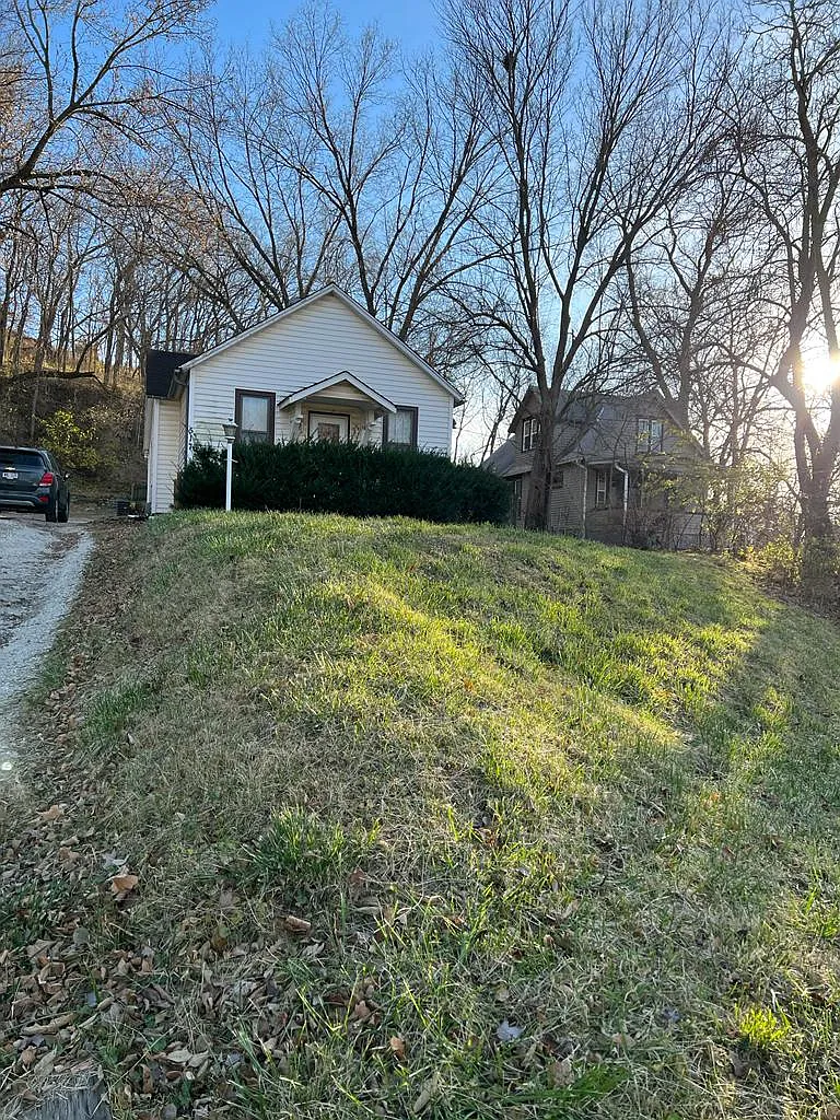 517 W Graham Avenue, Council Bluffs, IA 51503 - 1 — Photo 2