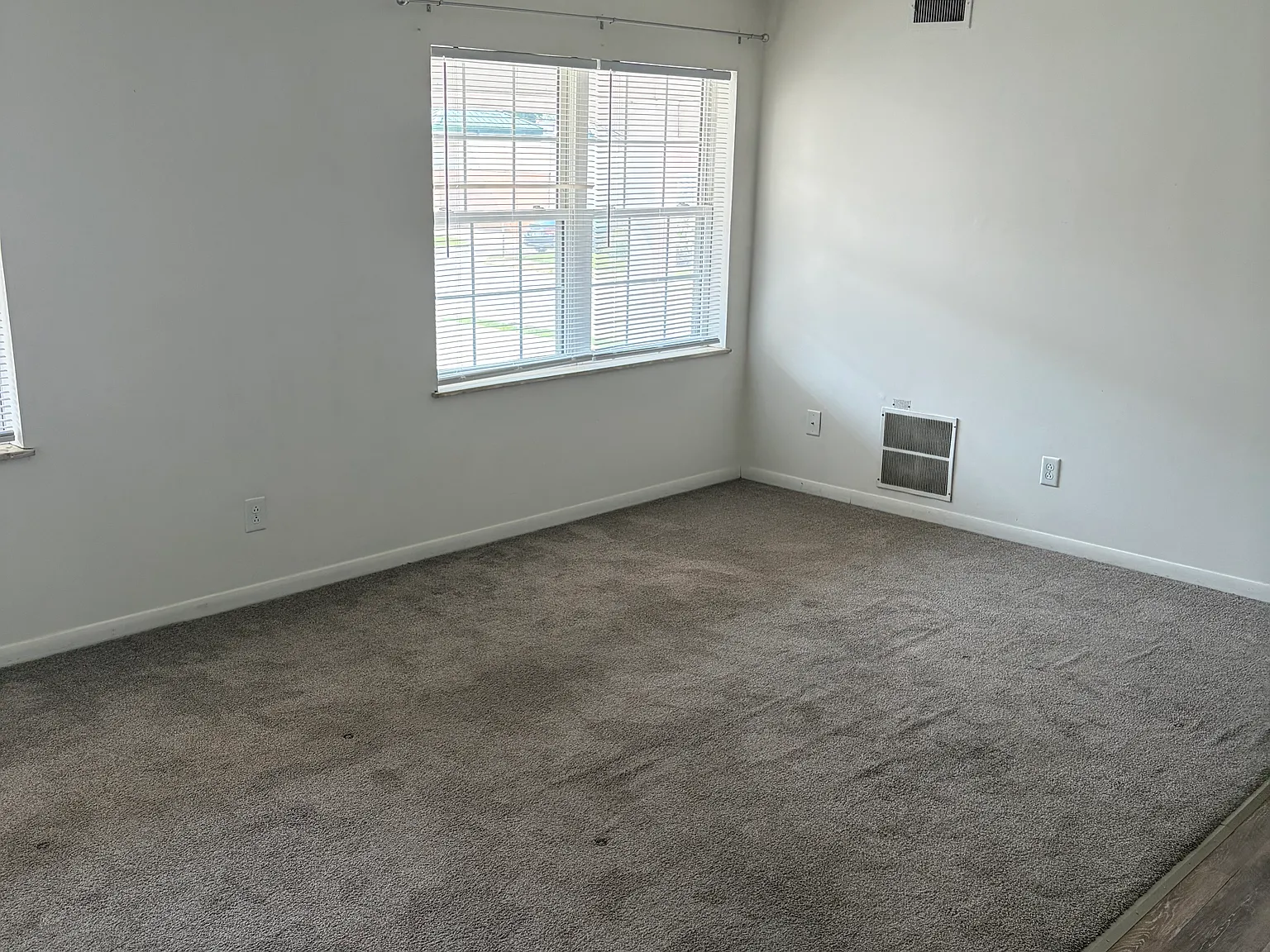 2 bed, 2.5 bath, 900 sqft, $900 — Photo 3